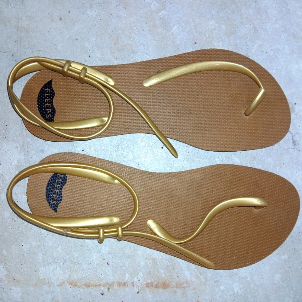 Sophisticated Gold sandals with bag